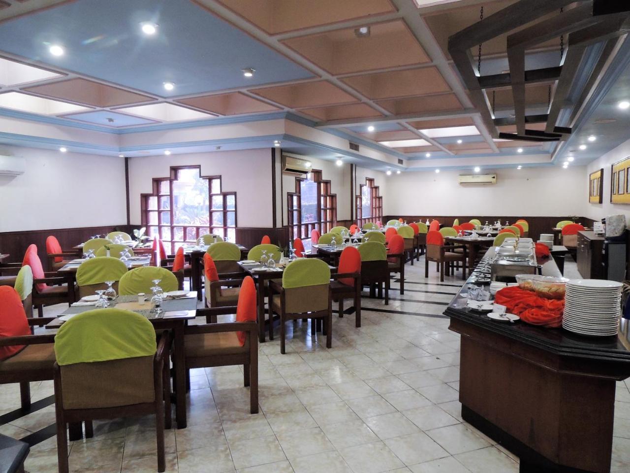 Hotel Nirvana Bhairāhawā Bagian luar foto