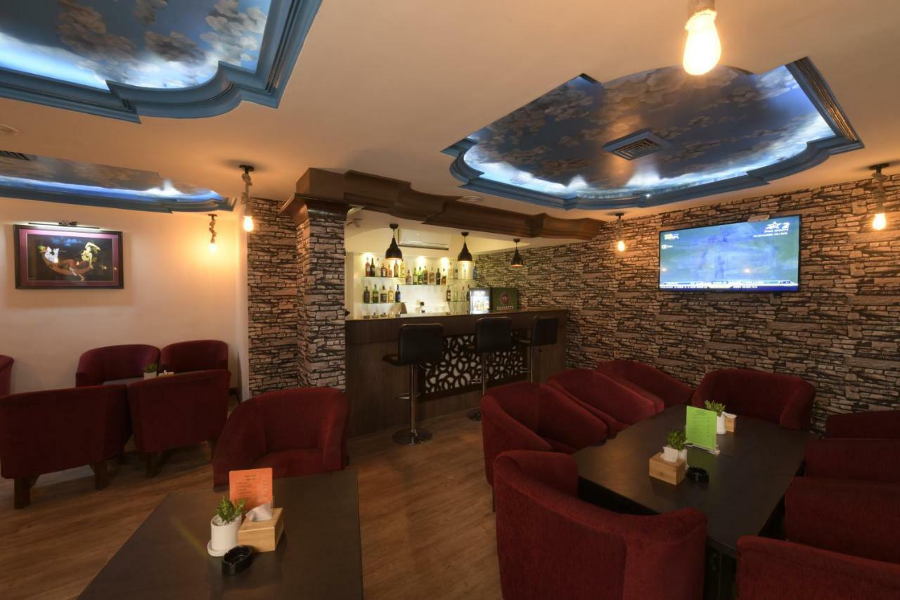 Hotel Nirvana Bhairāhawā Bagian luar foto