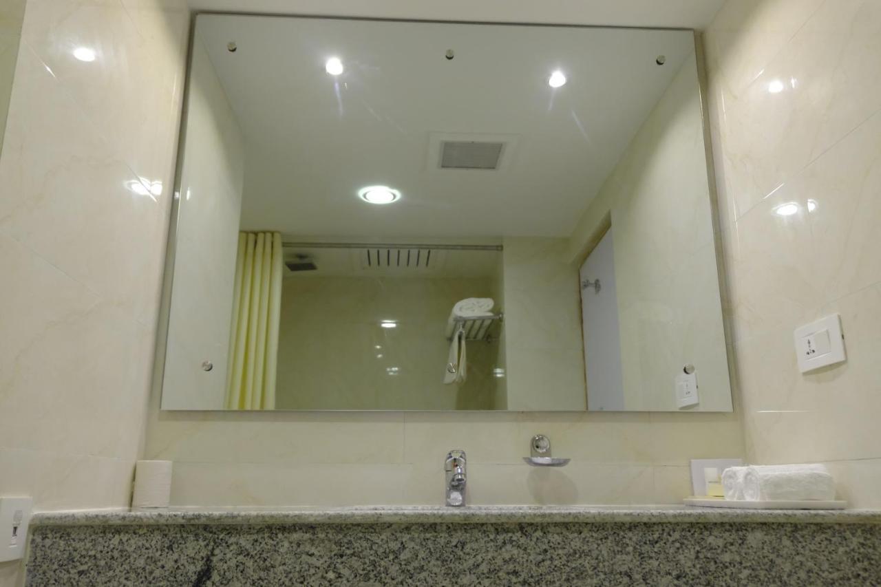 Hotel Nirvana Bhairāhawā Bagian luar foto